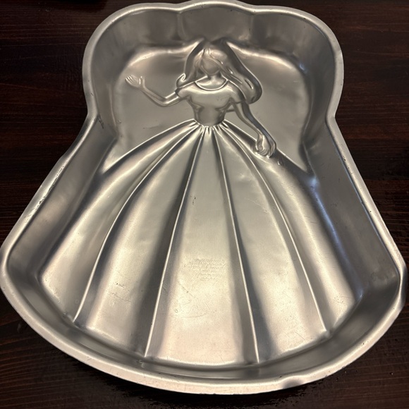 Vintage Barbie cake pan - Picture 4 of 5